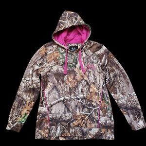 Womans Realtree Camo Hoodie with Pink Lining Pink Pockets Liken New Fitted Comfy